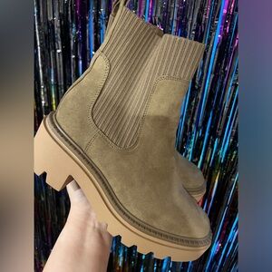 Womens size 7 1/2